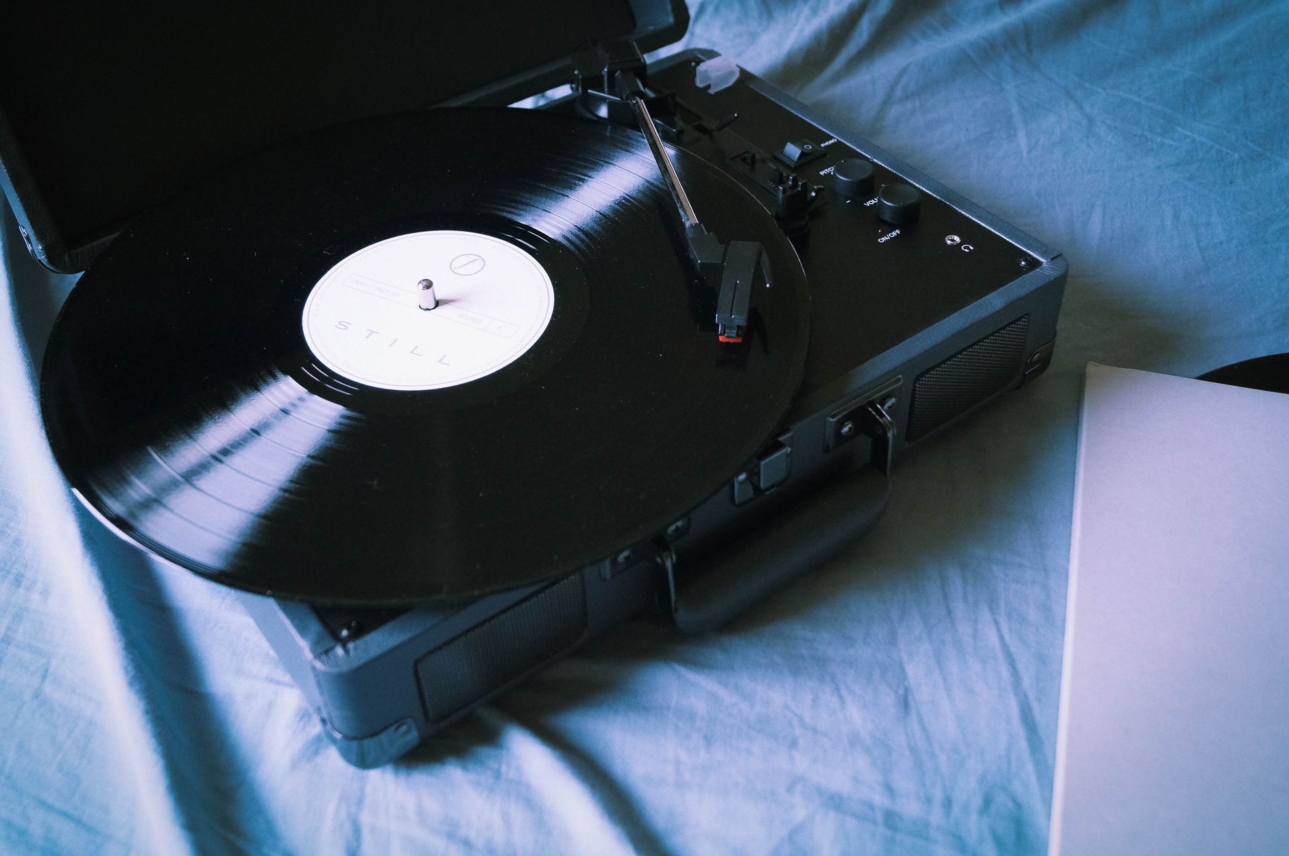 Vinyle ou streaming : lequel est le meilleur pour découvrir et réécouter de la musique