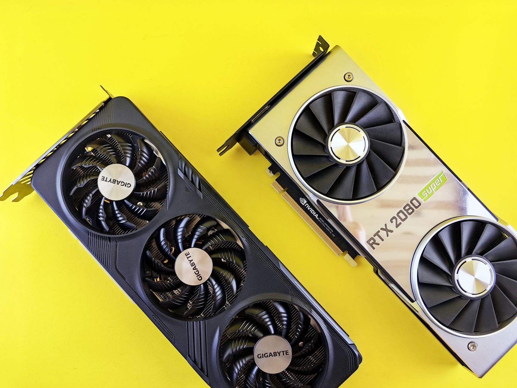 Composants d'un PC gamer dont une carte graphique