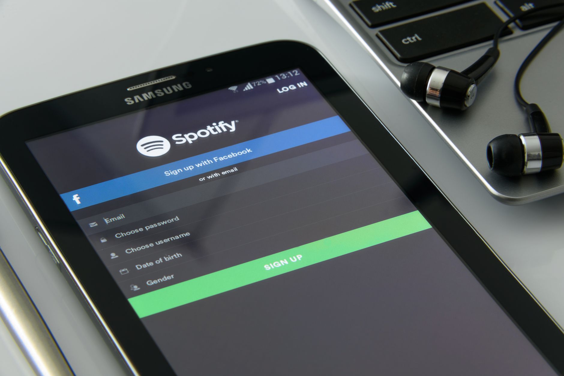 Application de streaming musical sur smartphone avec écouteurs