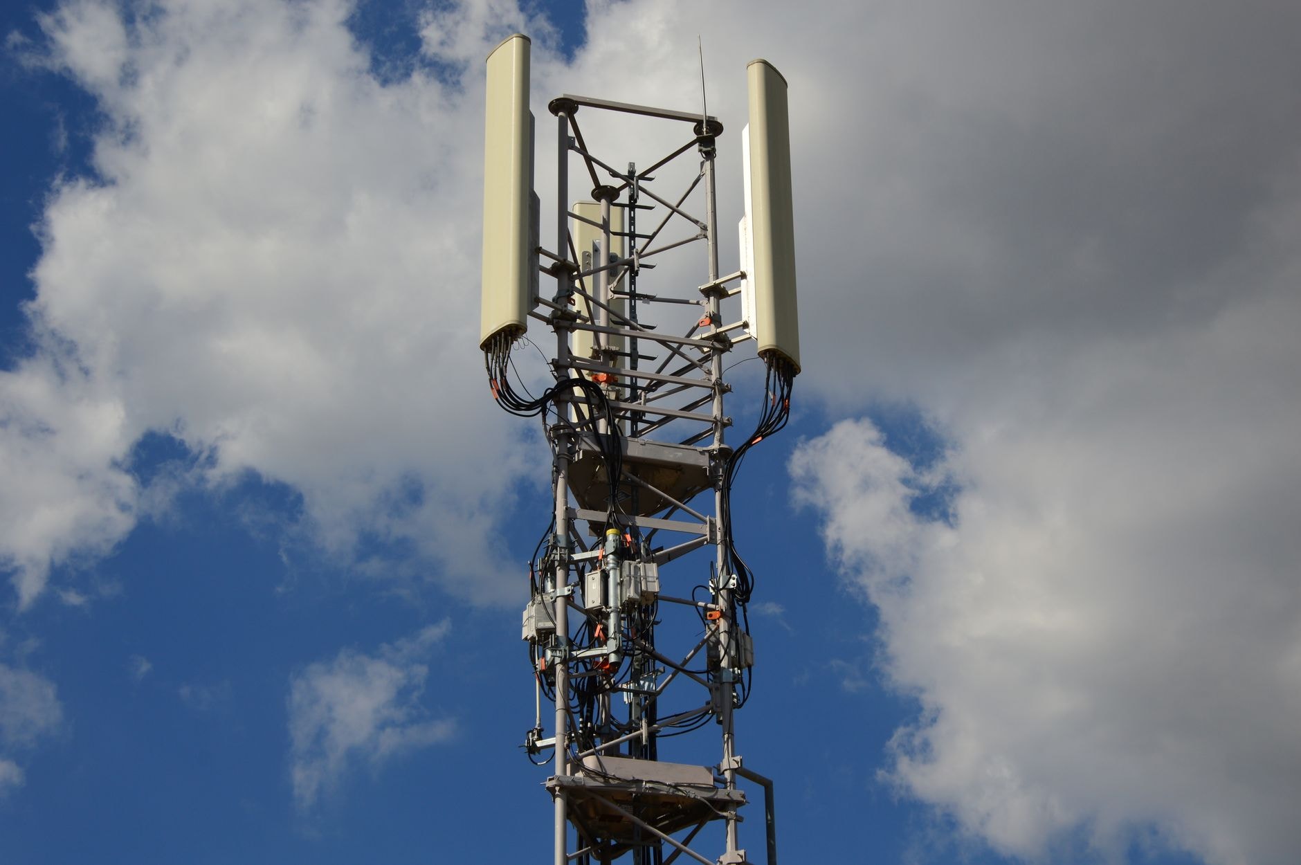 Smartphone affichant un indicateur de réseau 5G