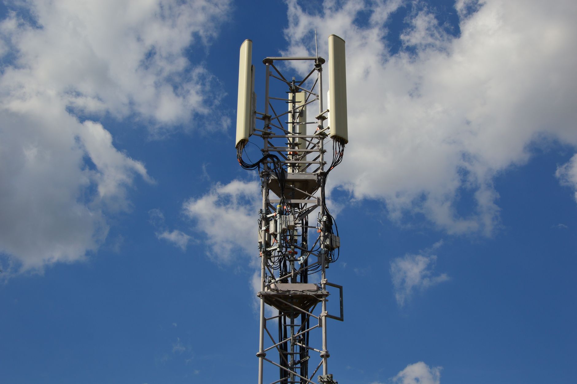 Antenne 5G en zone urbaine