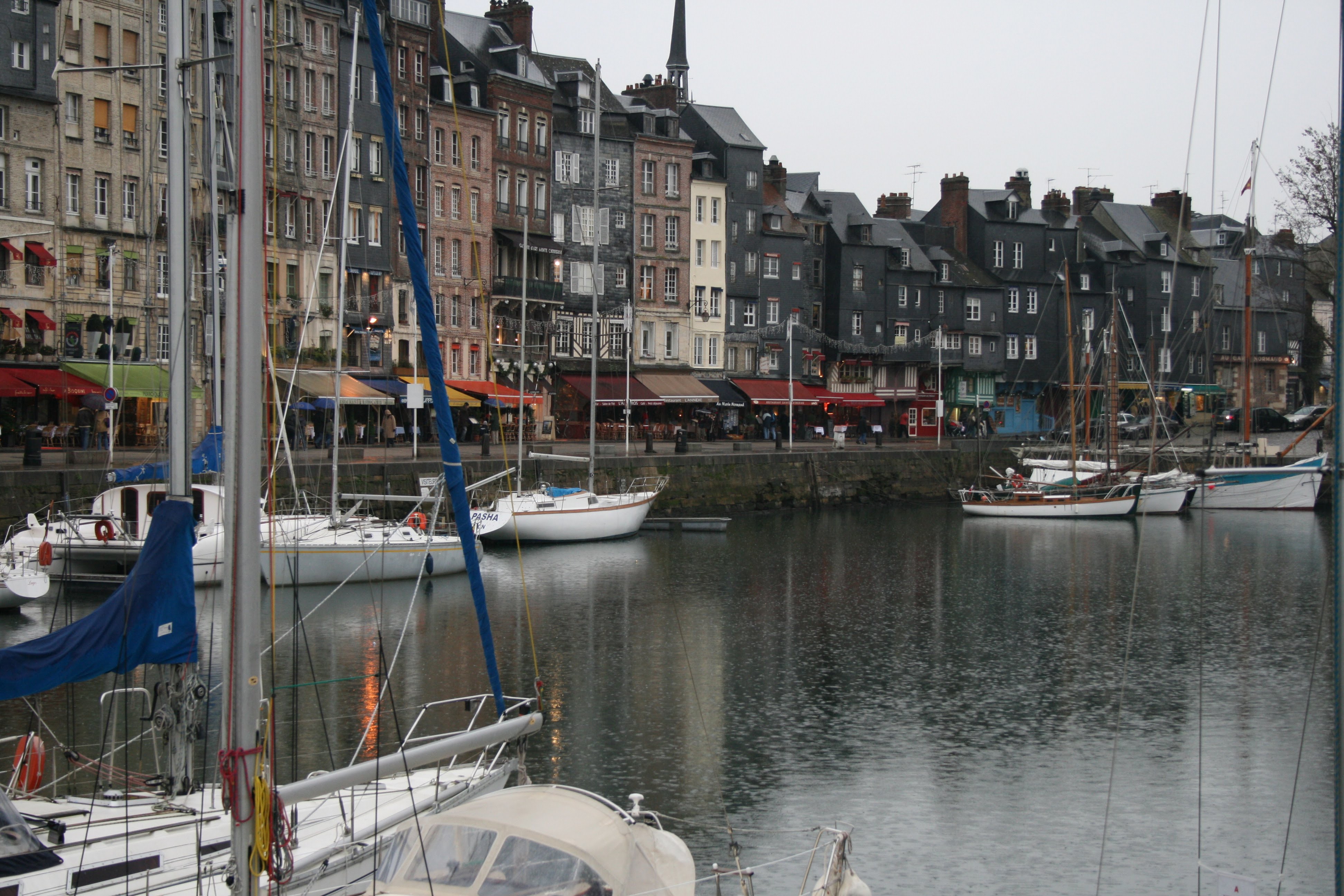 Honfleur : flânerie entre port mythique et galeries d’art inspirantes