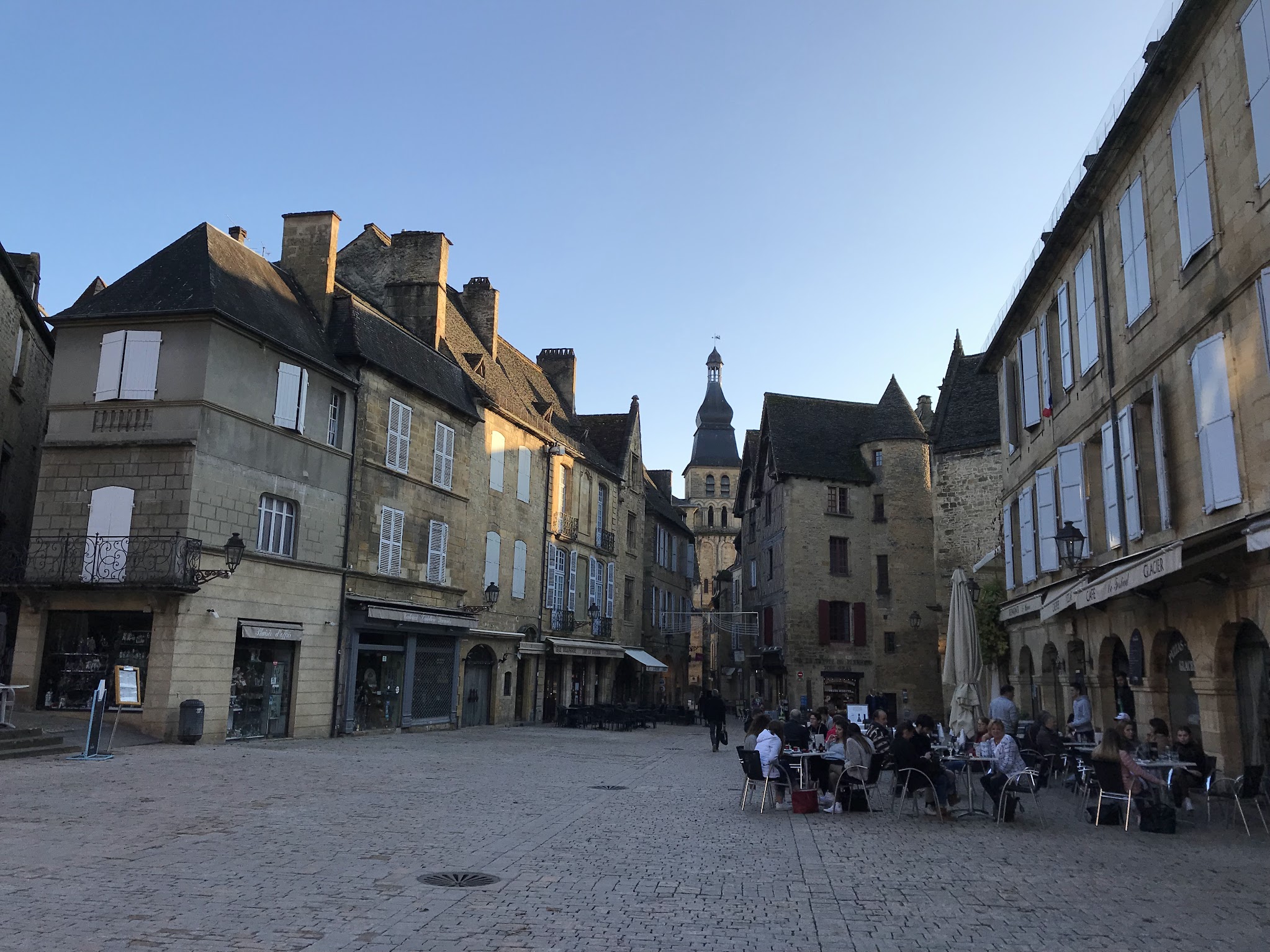 À travers les quartiers de Sarlat : promenade intime et pédestre