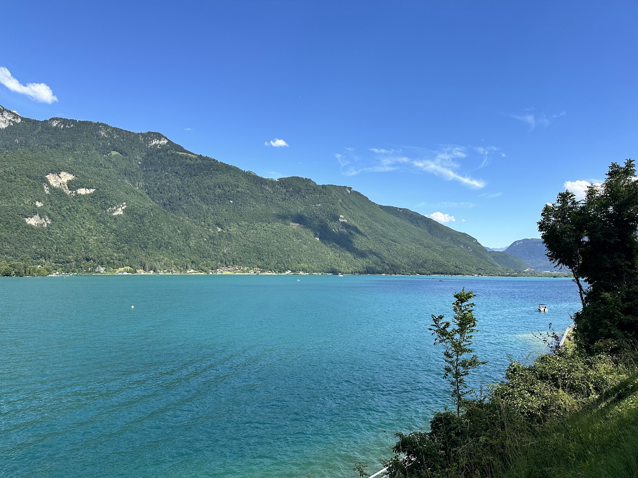 Découvrir les lacs et cascades du Lac d’Annecy : guide nature