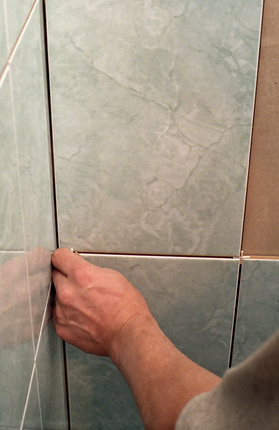 Comment poser un carrelage mural ?
