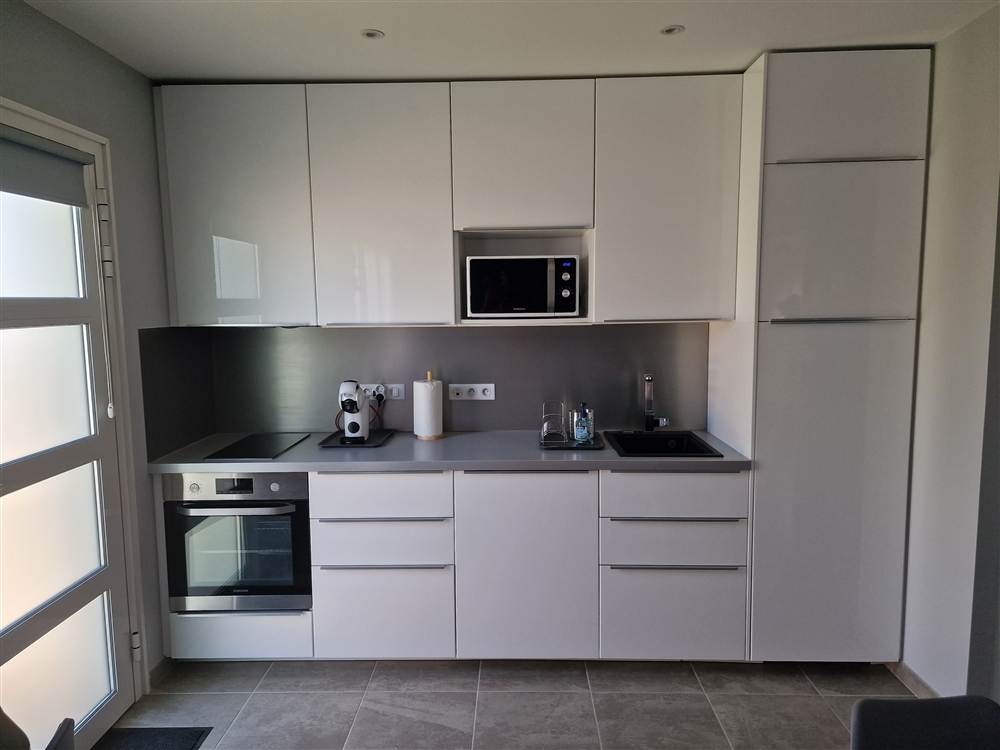 Cuisine équipée de l’appartement Au Douni