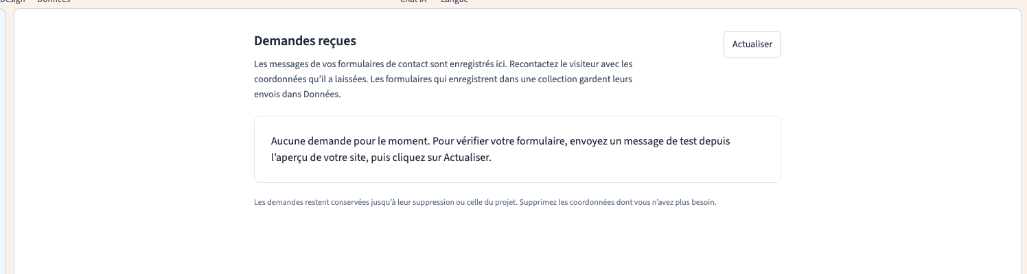 Une demande reçue et un email livré sont deux contrôles distincts.